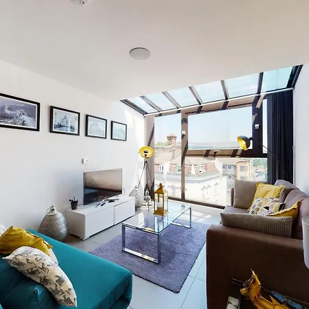 Stunning 2 Bed 2 Bath Apartment In Clerkenwell